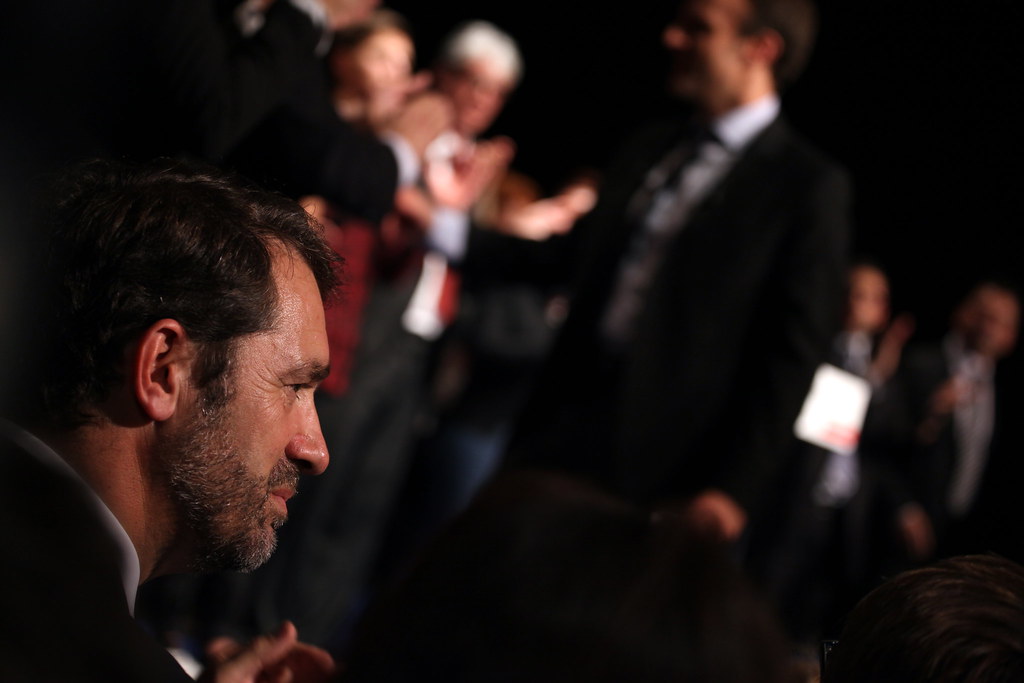 Ministrul de Interne al Franței se joacă „de-a Strangularea” cu Black Lives Matter