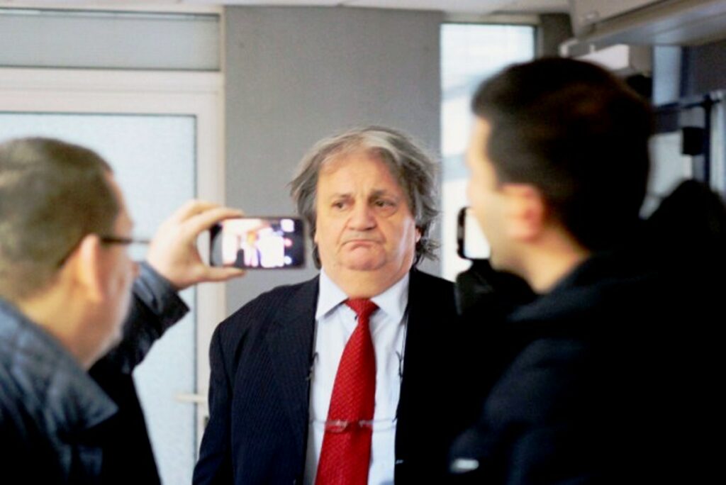 Un primar vrea să fie vedetă cu orice preț. Ce a ajuns să facă e incalificabil