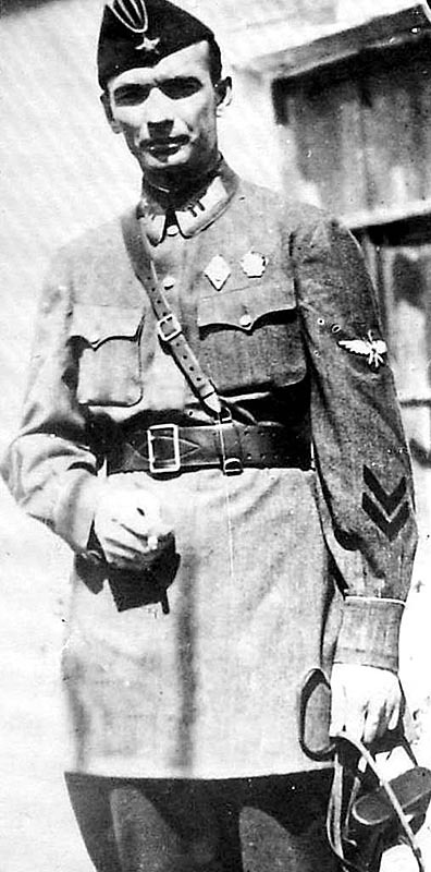 Soldații Armatei Roșii fură meseria săritului din avion de la americani