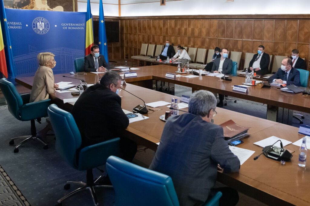 Ultimatum pentru Guvern: „Deschideți spitalele pentru toți bolnavii. Furați mai puțin și o să fie bani”