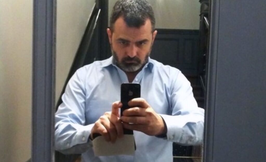 S-a plictisit îngrozitor la serviciu și va fi despăgubit cu o sumă uriașă