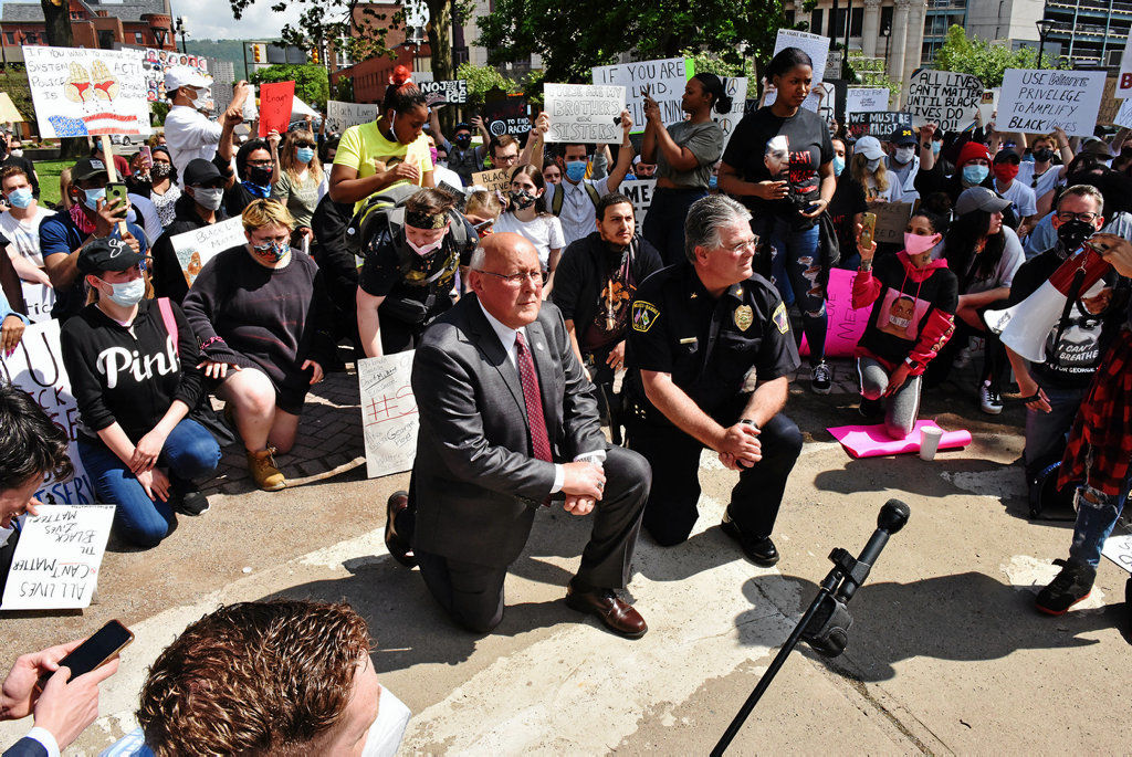 Sclavia și falsificarea istoriei: Nimeni nu are monopolul suferinței