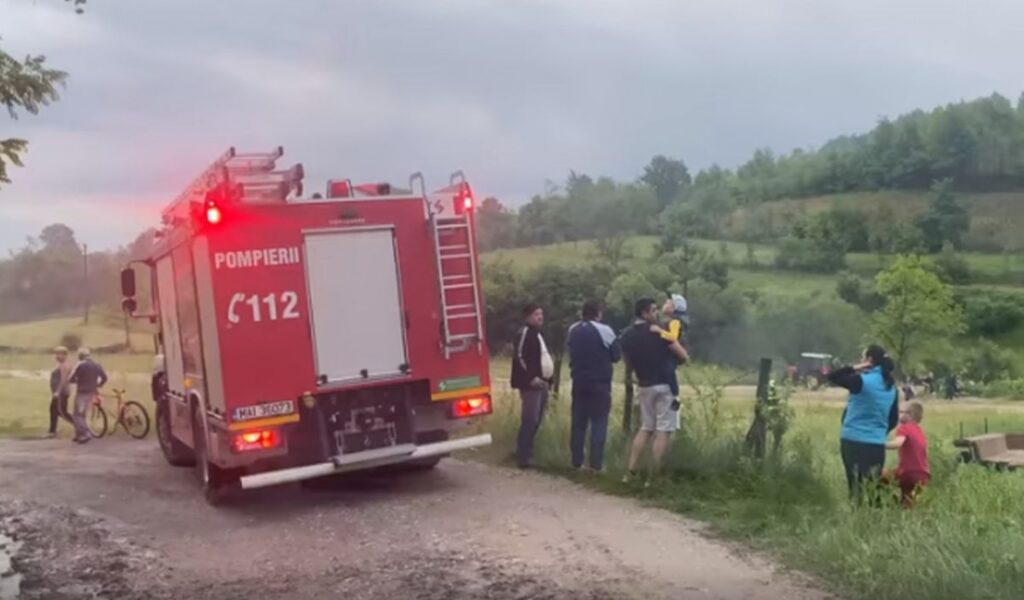 Copilul de 4 ani, luat de viitură. Tatăl o să-l aibă pe conștiință toată viața