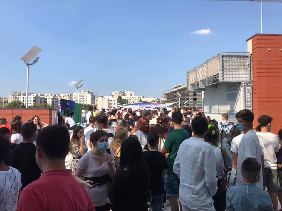 Fără frică de coronavirus. Imagini incredibile surprinse la un mall bucureștean. Video