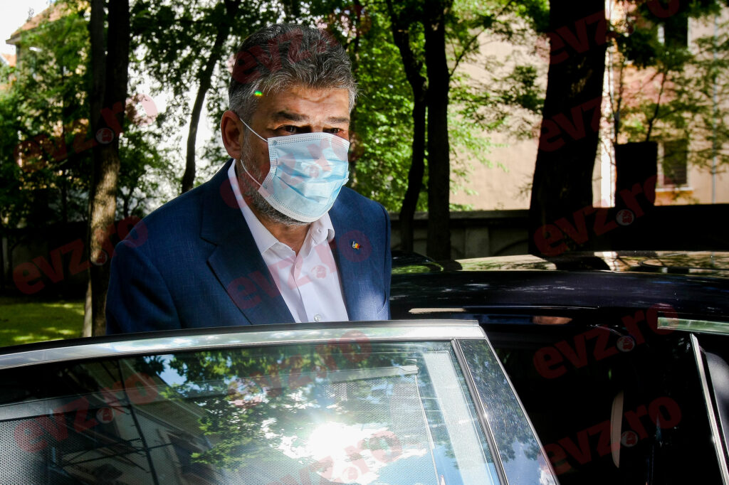 Ciolacu și Firea aruncă cu pietre: „Au pângărit clădirea Guvernului. Caz unic în lume”