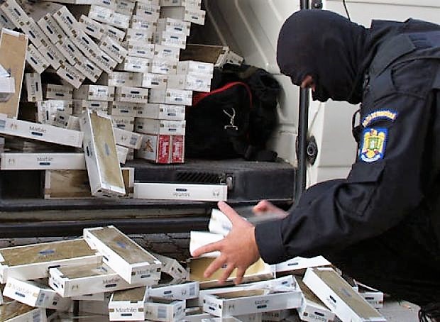 Contrabandă uriașă cu țigări prin portul Constanța. Comportament agresiv al jandarmilor