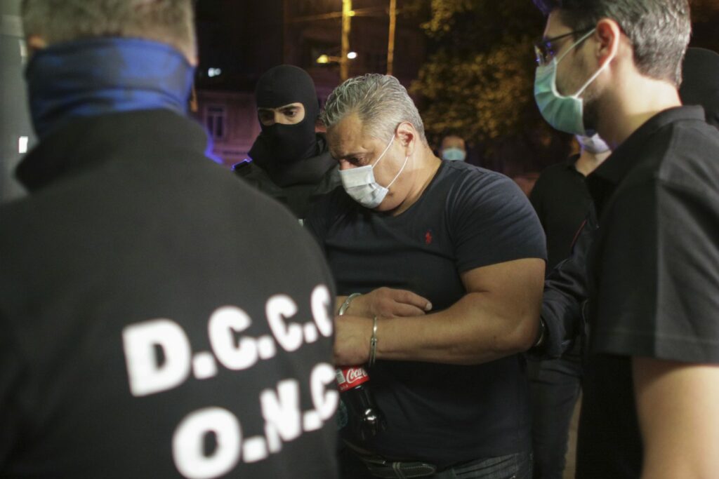 Cum a fost prins cel mai tare falsificator român! Amănuntele care i-au adus procurorii la ușă!