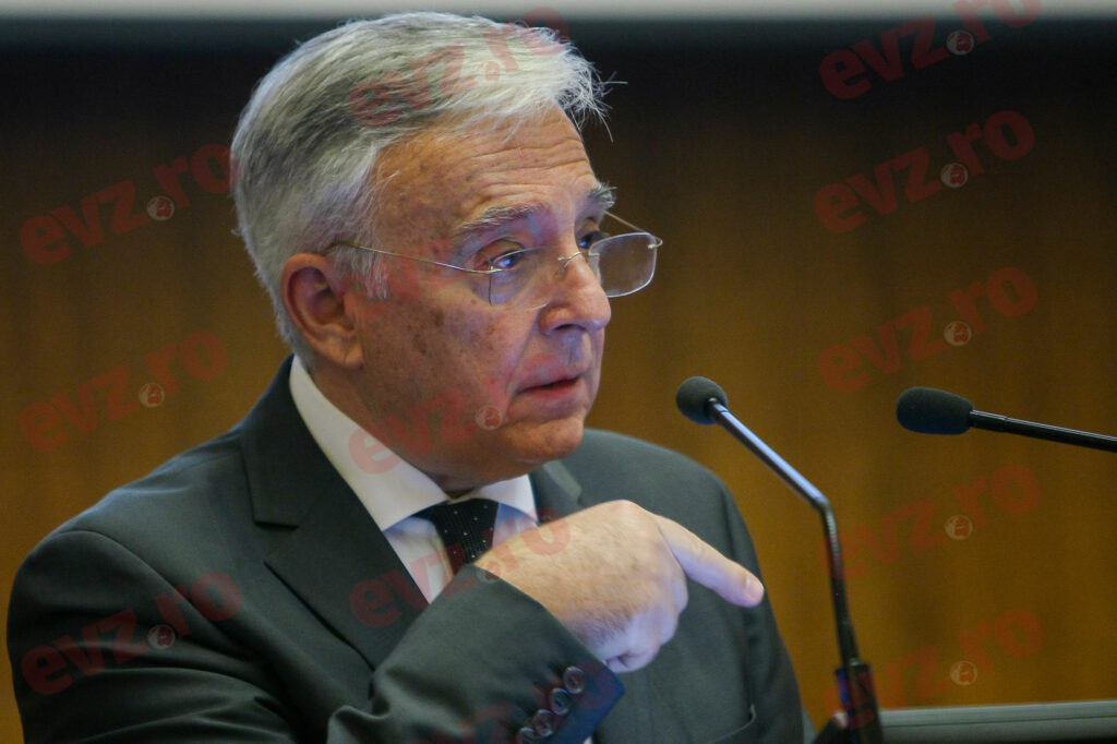 Legea care interzice cumulul pensiei cu salariul îl afectează pe Mugur Isărescu. Guvernatorul BNR cere măsuri speciale