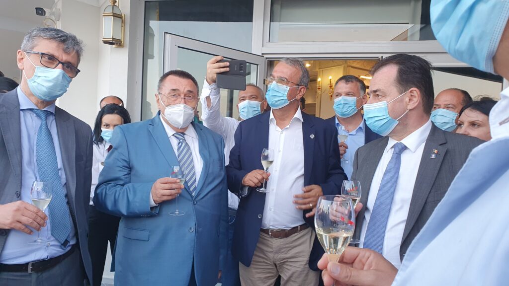 Război între USR și PNL. Ludovic Orban, acuzat de aroganță, încăpățânare și de măsluirea sondajelor