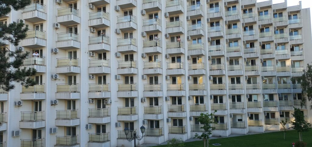 Comoara naturală din acel loc al României. Puțini știu de puterea vindecătoare a „aurului negru”