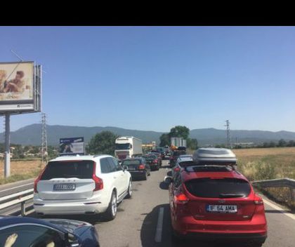 Nervi întinși pentru românii care intră în Grecia. Cozi de kilometri. Ce se întâmplă acum
