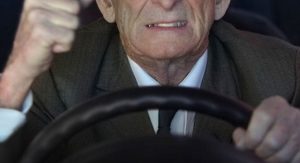 Profesorul din ”Iași” a fost arestat din nou. Polițiștii nu mai rezistă cu bătrânul care le face zile amare!