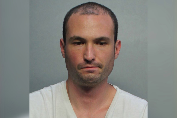 A tras patru focuri de armă pentru a impune „distanțarea socială”