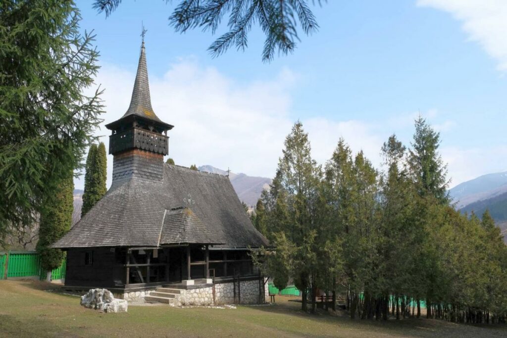 Dragoslavele, locul ocrotit de Patriarhul Justinian