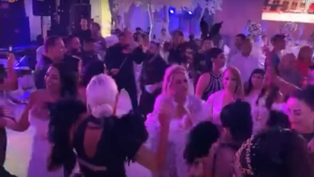 Plouă cu amenzi după un botez la care a cântat Salam. Mai scumpe ca onorariul...