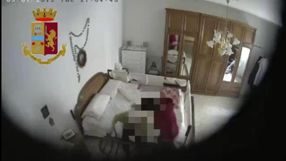 Sentință dură pentru o româncă. Fără pic de milă, a maltratat o bătrână. VIDEO