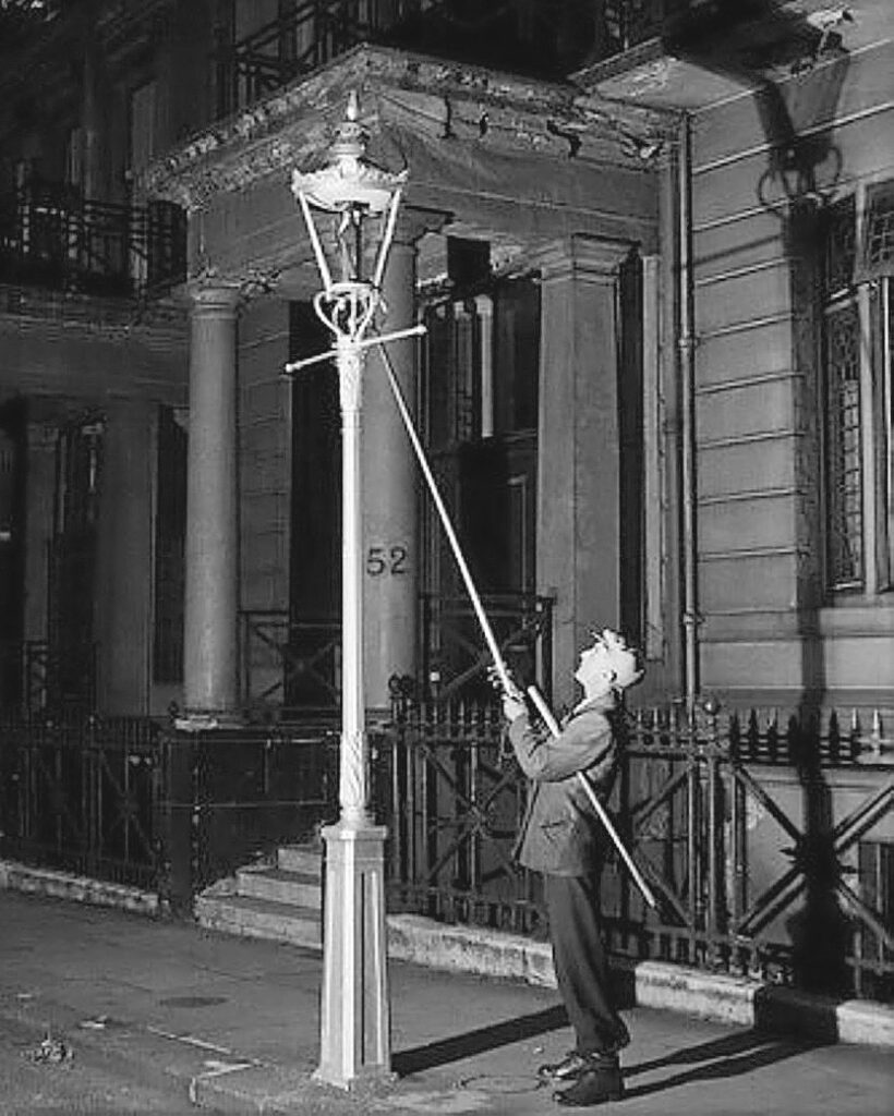 Când țiganii luminau Bucureștiul cu masalaua