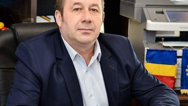 Un primar, chinuit de nostalgii ceaușiste. „Aprindeți-i o lumânare. V-a făcut oameni mari”