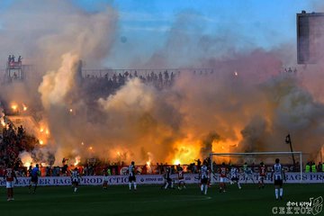 Haos după un meci de fotbal. Jucătorii și fani s-au îmbolnăvit după ce au sărbătorit