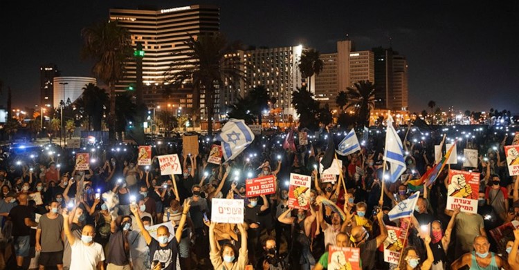 Israelienii sar la Netanyahu. „Bibi, demisia!”, „Cabinet  corupt, ne-am săturat de voi!”
