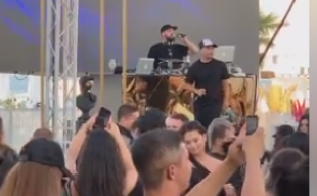 Dezmăț pe litoral în plină pandemie. Fanii l-au dat de gol pe Puya, poliția a intervenitConcert Puya