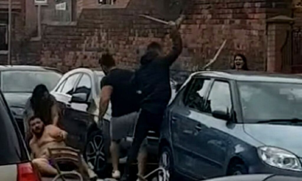 VIDEO! Anglia: Clanurile de romi, război în plină stradă! Au intervenit trupele speciale