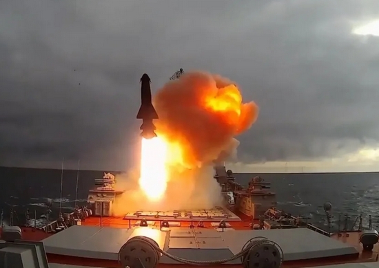 Putin trimite 30 de nave militare zona în arctică. Crucișătorul Petru cel Mare deschide balul