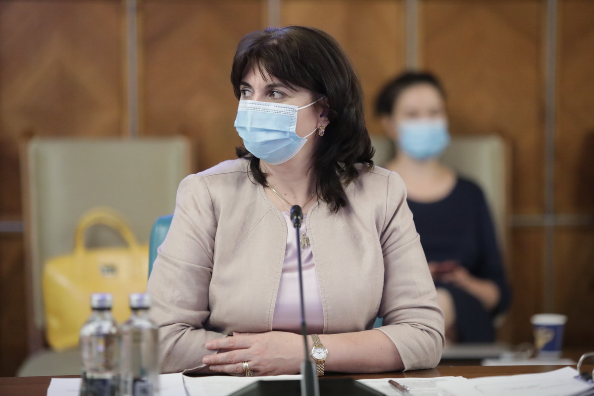 Cum poți să „fentezi” școala?! Soluția a fost oferită chiar de Ministrul Educației