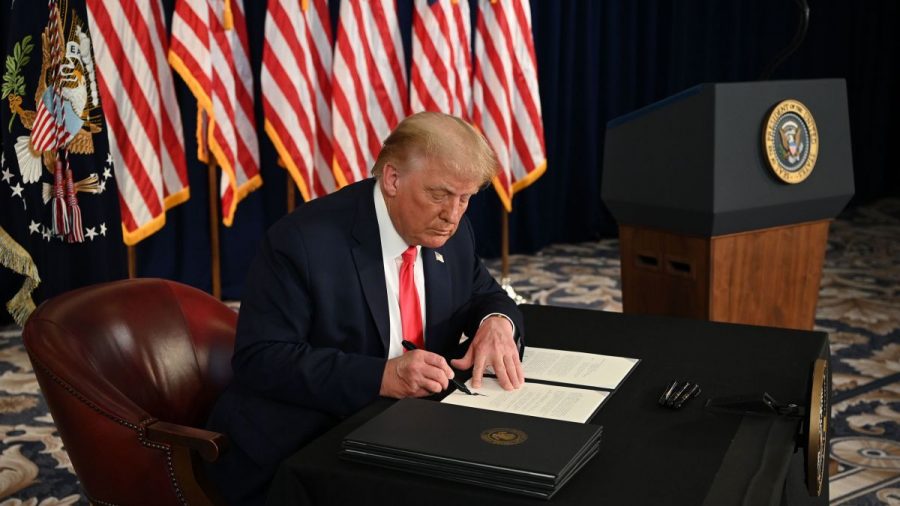Când doi se ceartă, câștigă Trump. Măsuri de ultimă oră ale liderului de la Casa Albă