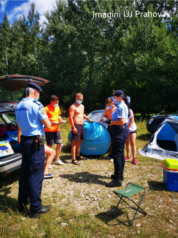 Bolnav de Covid, fugit la munte să facă un grătar. L-au prins jandarmii la Cota 1000!