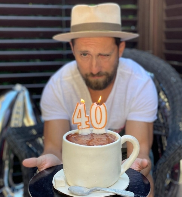 Bairam ca în filme. Cunoscutul prezentator de la Antena 1 a dat o petrecere uriașă