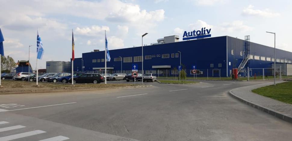 Un gigant auto anunță concedieri. Are 10 fabrici în România. Care va fi soarta muncitorilor
