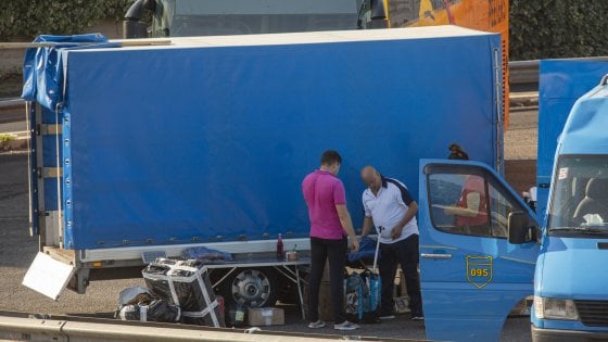 Rută clandestină Chișinău-Roma, cu voia vameșilor corupți din România. „Sunt suficienți 100 de euro”