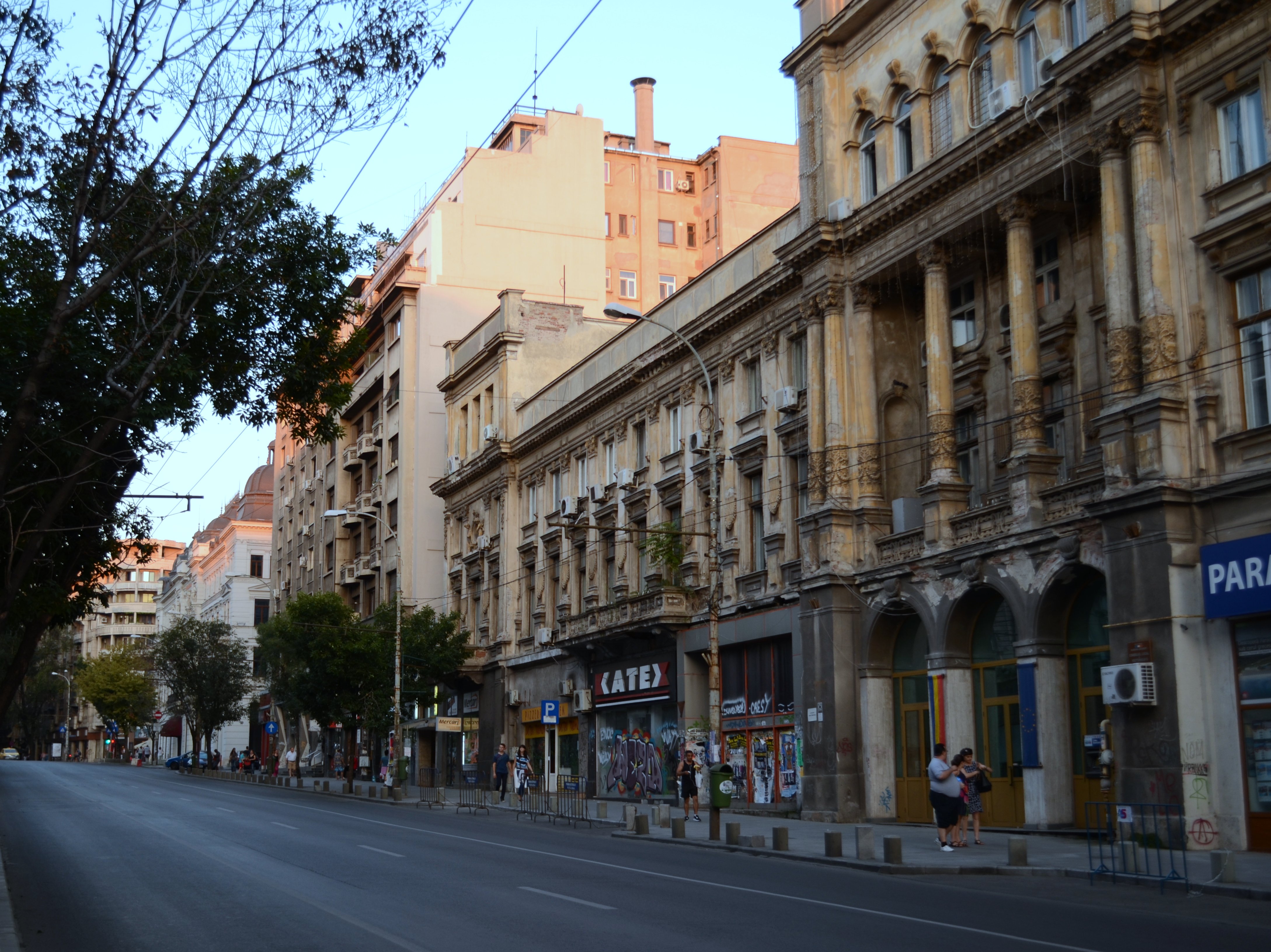 Senzație în București. S-a răstignit pe Bulevardul Elisabeta