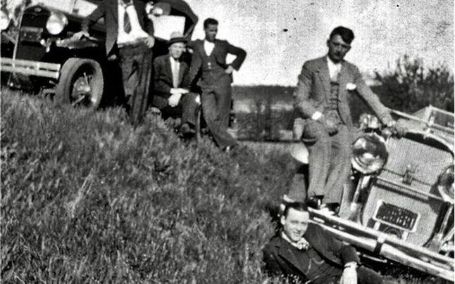 Doi comisari comuniști de poliție dau o spargere ca-n filme la Brașov