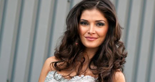 Alina Pușcaș a sucit gâturile grecilor pe plajă. I se spune „Hot mama!”