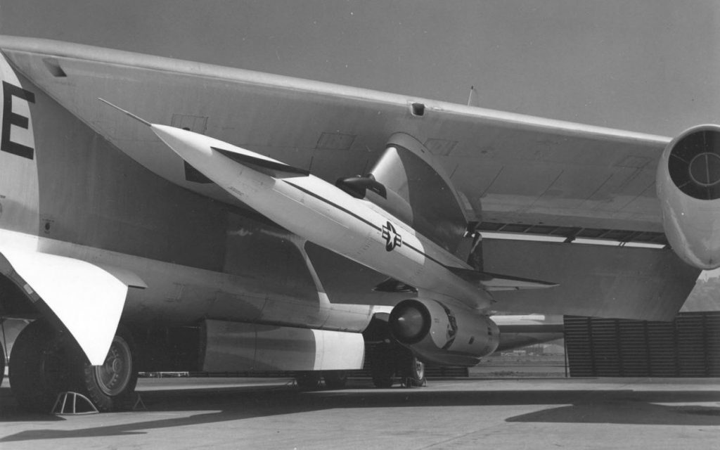 Câinii opăriți ai americanilor sunt pregătiți să lanseze bomba H peste Rusia