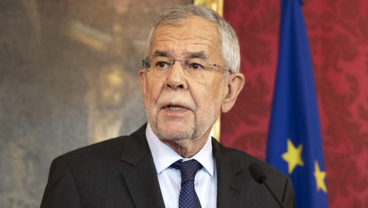 Alexander Van der Bellen, ecologistul în vârstă de 78 de ani, a fost reales în funcția de președinte al Austriei. Exit-Poll