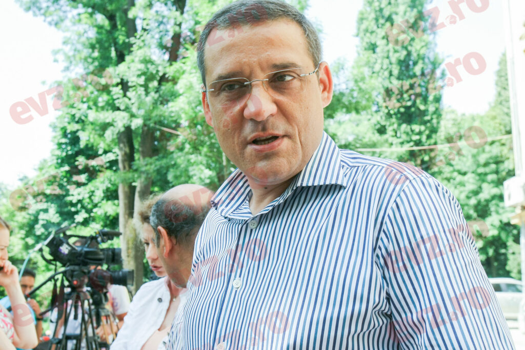 Se ascut cuțitele pe ultima sută de metri. „Domnule candidat, acolo veți găsi vinovați”