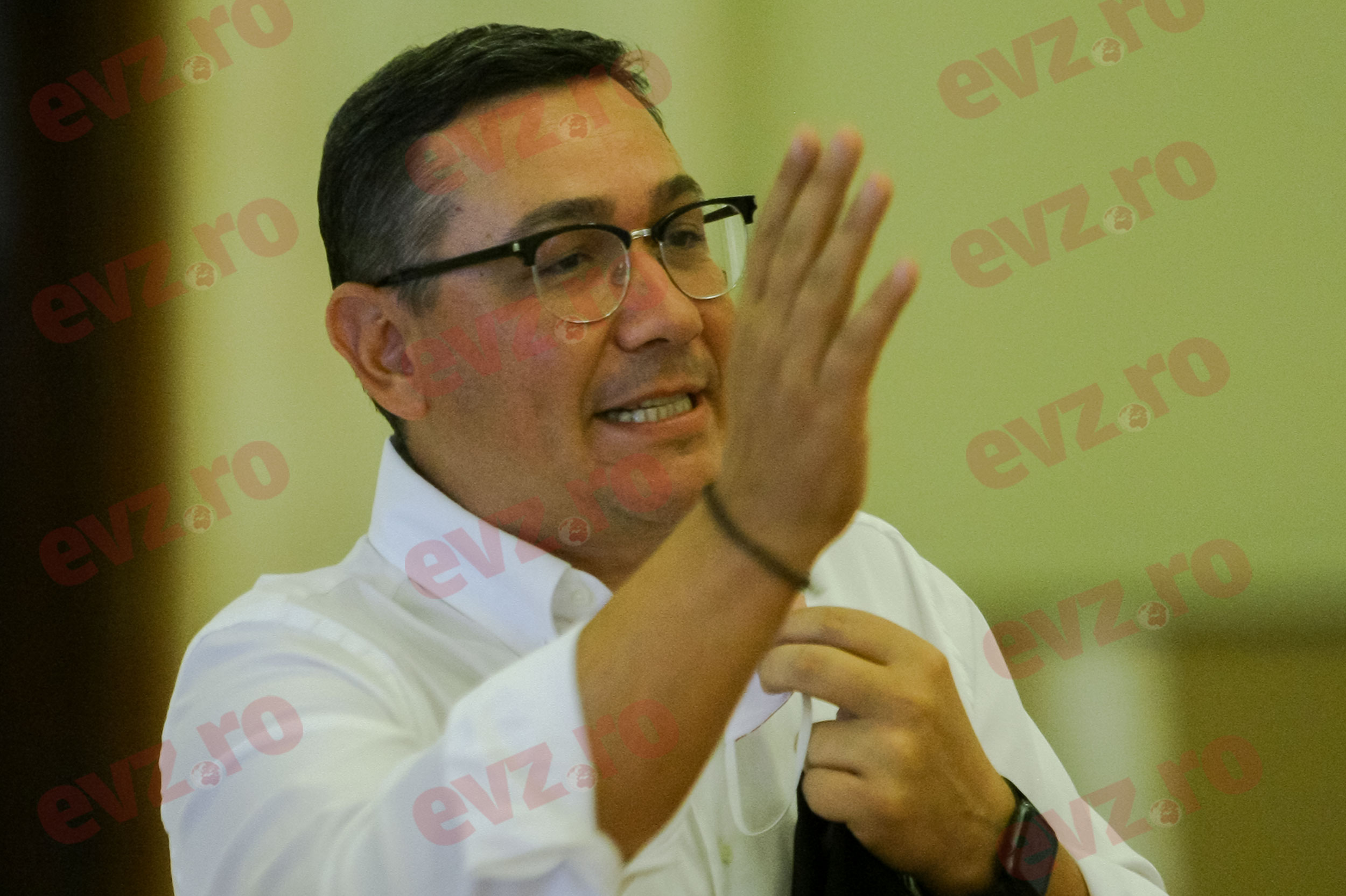 Victor Ponta tună și fulgeră după accidentul mortal din București. „Cumpărăm rachete, tancuri, ce-om face cu ele?”