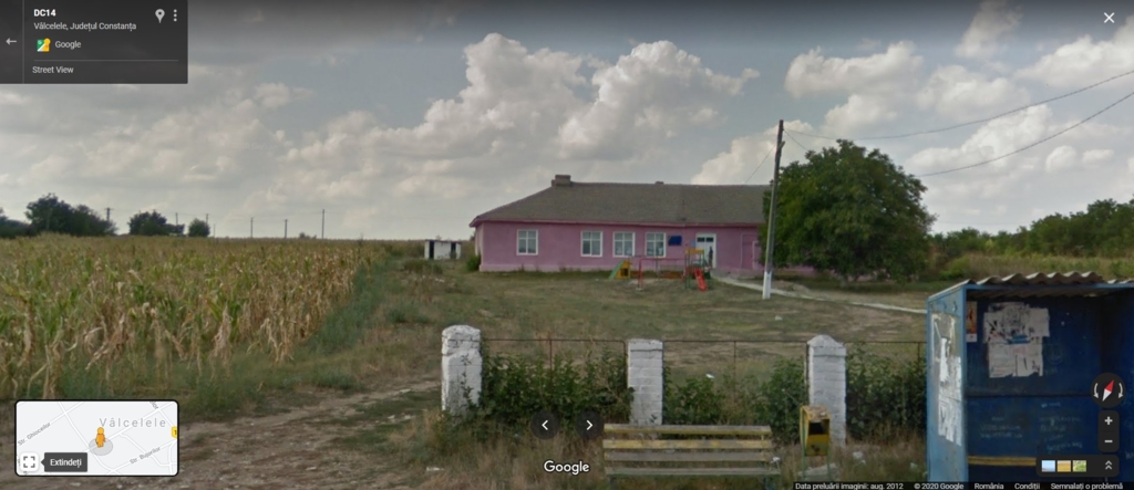 La țară, școala online s-a mutat în deal! „Fata cea mică ar trebui să iasă în curte ca să prindă semnal”