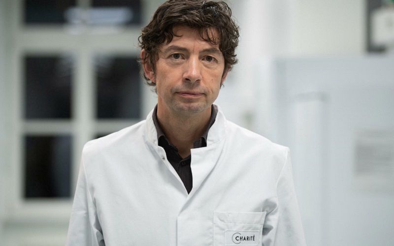 Un renumit virusolog știe când scăpăm de COVID-19! Cine și când va avea acces la tratament