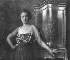 În budoarul frumoasei și celebrei Martha Bibescu