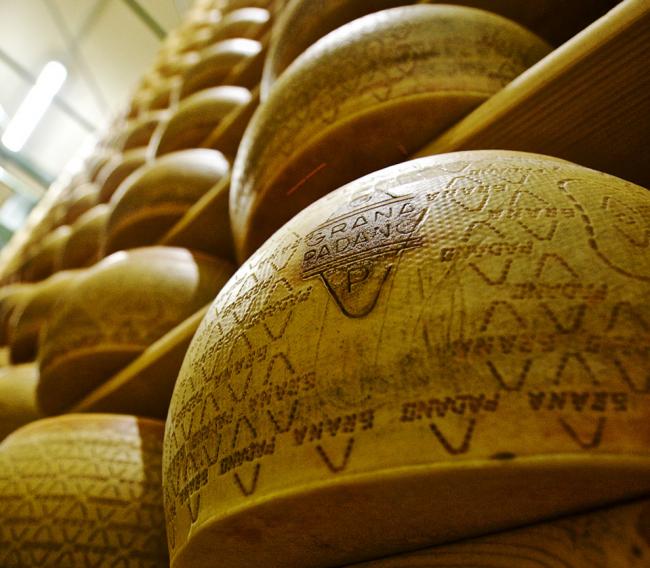 Deutsche Bank dă credite cu garanție în… Cașcaval