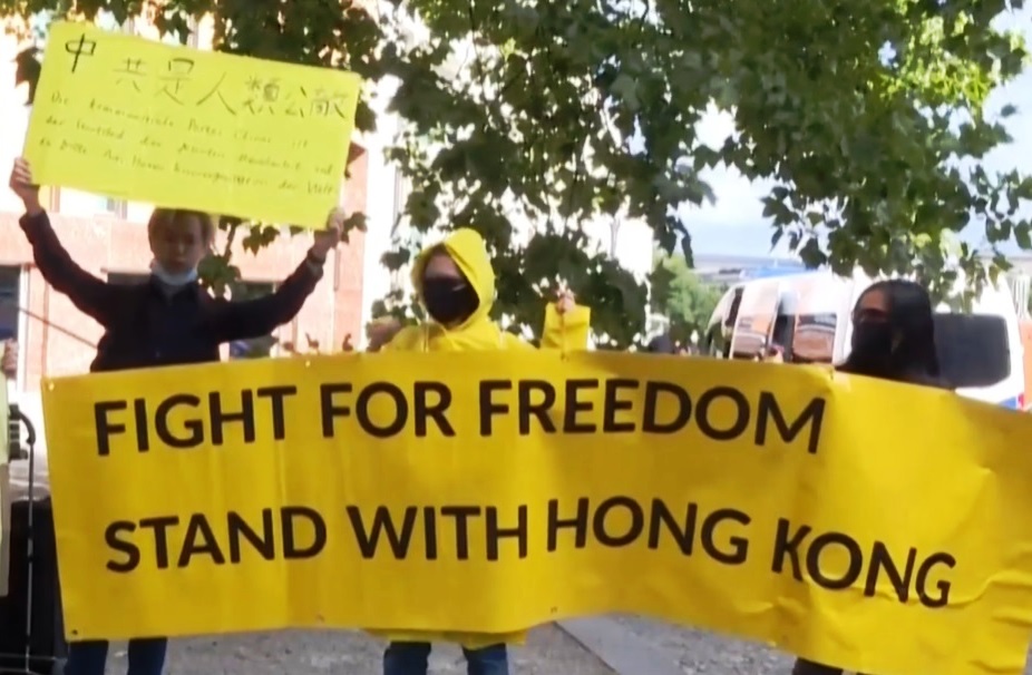 Întâlnirea dintre şefii diplomaţiei germane şi chineze a provocat proteste la Berlin