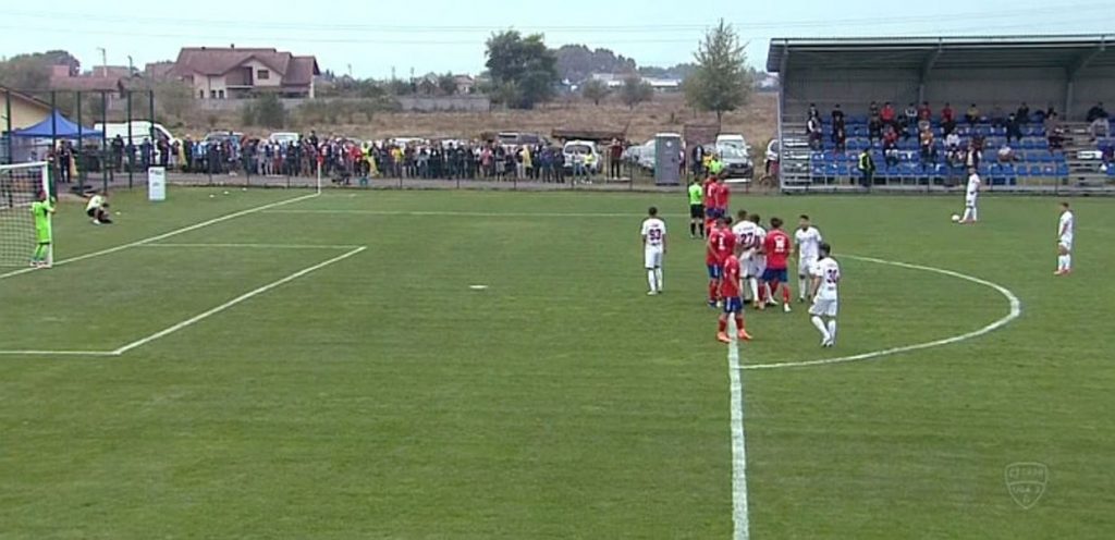 Meciul din România unde fanii nu au mai ținut cont de reguli și au luat cu asalt stadionul