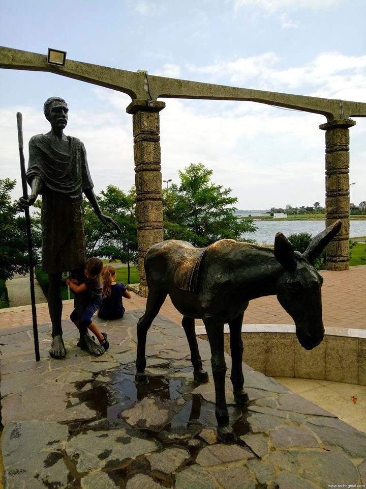 Techir pleacă să-și caute sănătatea, dar dobitocul i-o găsește acasă