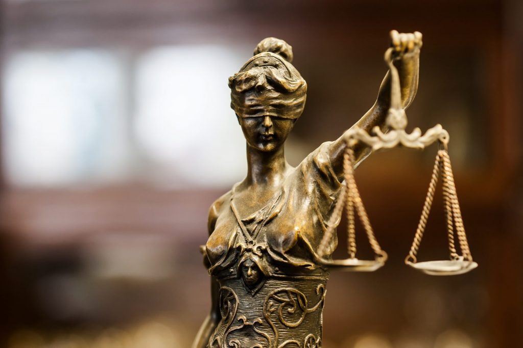 Dezvăluiri despre sistemul judiciar. S-au fabricat dosare pentru a distruge firmele românești?