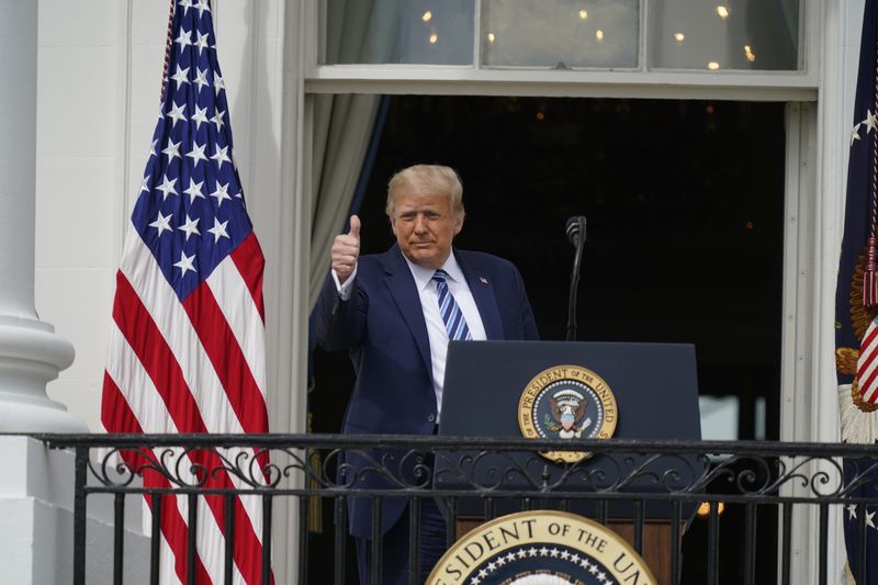 Abia vindecat, Trump promite, din balconul Casei Albe, un vaccin! Când va fi gata