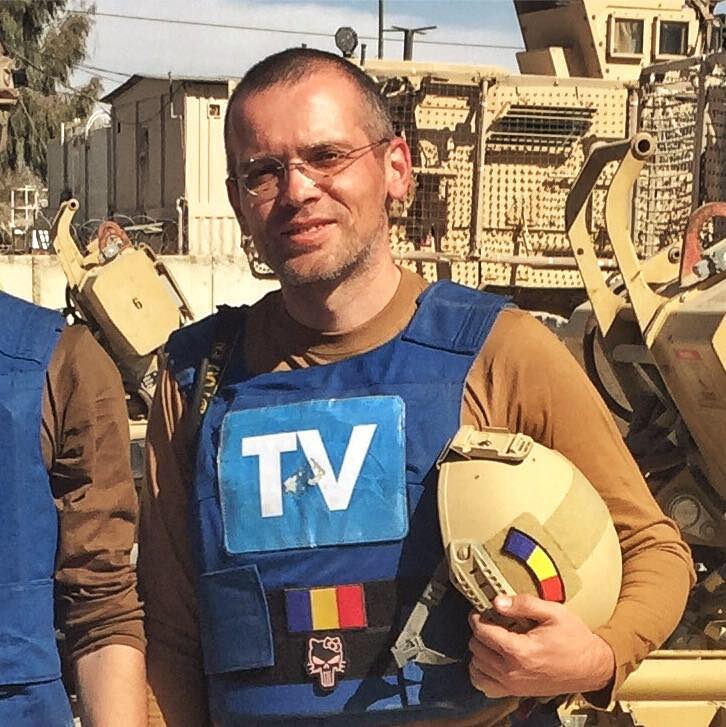 Adelin Petrișor, jurnalistul căruia îi place să spună povești de trezit oamenii mari